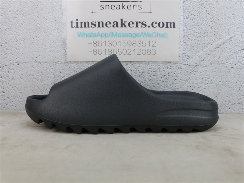 Free Shipping Yeezy Slide Onyx HQ6448